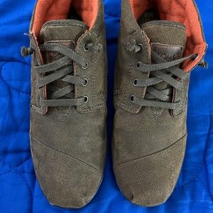 💵 3/25 💵 Tom’s Men’s Size 10